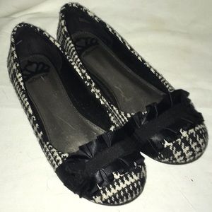 🆕🆕 Black and white flats